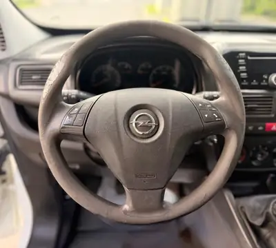 Opel Combo 1.4i — Utilitaire polyvalent, économique et sans sinistre — Miniature 16