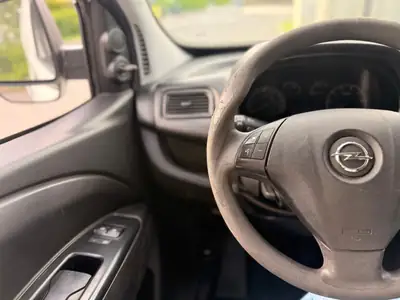 Opel Combo 1.4i — Utilitaire polyvalent, économique et sans sinistre — Miniature 17