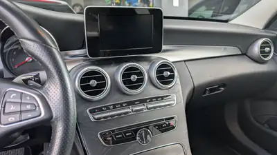 Mercedes-Benz C 180 Avantgarde — Berline compacte premium, transmission 9G-TRONIC, première main — Miniatura 8