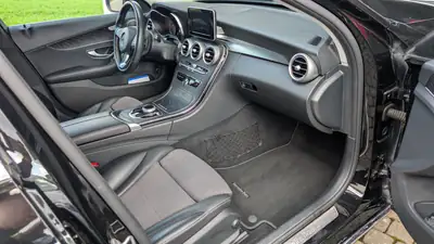 Mercedes-Benz C 180 Avantgarde — Berline compacte premium, transmission 9G-TRONIC, première main — Miniatura 13