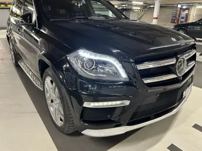 Mercedes-Benz GL 63 AMG — SUV 7 places haute performance, 557 ch, sans accident — côté