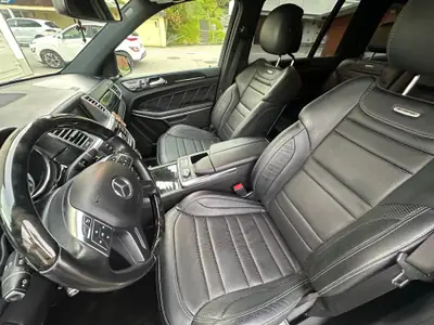 Mercedes-Benz GL 63 AMG — SUV 7 places haute performance, 557 ch, sans accident — Miniature 9