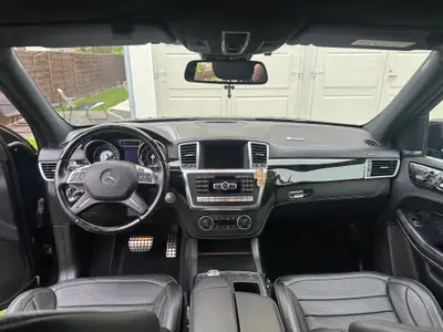 Mercedes-Benz GL 63 AMG — SUV 7 places haute performance, 557 ch, sans accident — Miniature 8