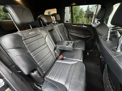 Mercedes-Benz GL 63 AMG — SUV 7 places haute performance, 557 ch, sans accident — Miniature 11