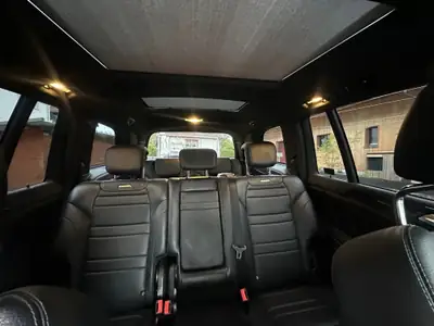 Mercedes-Benz GL 63 AMG — SUV 7 places haute performance, 557 ch, sans accident — Miniature 15