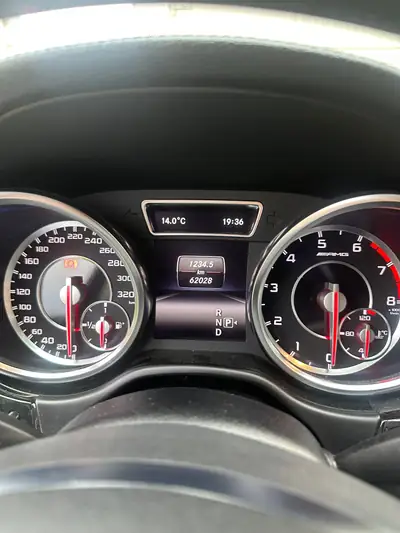 Mercedes-Benz GL 63 AMG — SUV 7 places haute performance, 557 ch, sans accident — Miniature 18