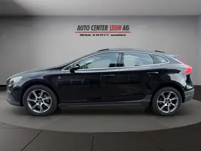 Volvo V40 Cross Country T4 AWD — SUV compact suédois, 4x4 intégral et cuir premium — arrière