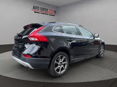 Volvo V40 Cross Country T4 AWD — SUV compact suédois, 4x4 intégral et cuir premium — détail