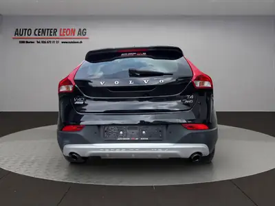 Volvo V40 Cross Country T4 AWD — SUV compact suédois, 4x4 intégral et cuir premium — tableau de bord