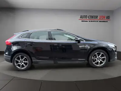 Volvo V40 Cross Country T4 AWD — SUV compact suédois, 4x4 intégral et cuir premium — Miniature 7