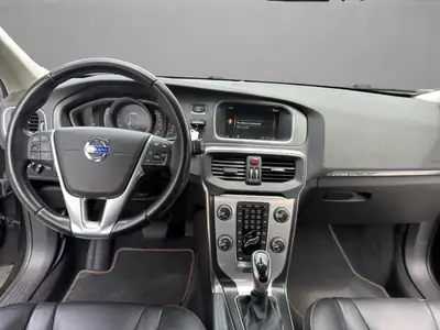 Volvo V40 Cross Country T4 AWD — SUV compact suédois, 4x4 intégral et cuir premium — Miniature 14