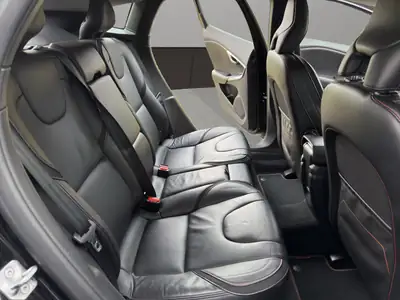 Volvo V40 Cross Country T4 AWD — SUV compact suédois, 4x4 intégral et cuir premium — Miniature 18
