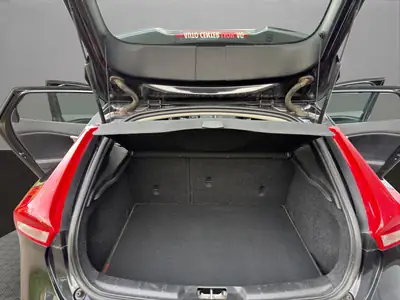 Volvo V40 Cross Country T4 AWD — SUV compact suédois, 4x4 intégral et cuir premium — Miniature 19