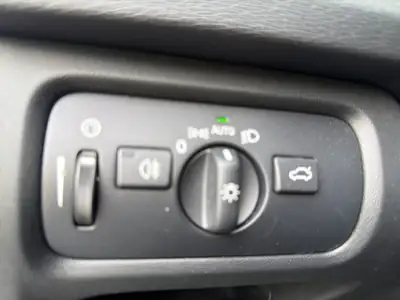 Volvo V40 Cross Country T4 AWD — SUV compact suédois, 4x4 intégral et cuir premium — Miniature 24
