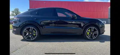 Porsche Cayenne 3.0 V6 E-Hybrid Coupé — SUV hybride rechargeable, 30'800 km seulement — Innenraum