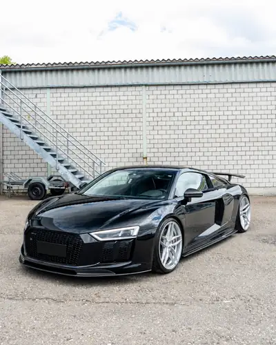 Audi R8 5.2 FSI V10 plus — Superbe coupé sport avec kit Vorsteiner Carbon complet — fianco