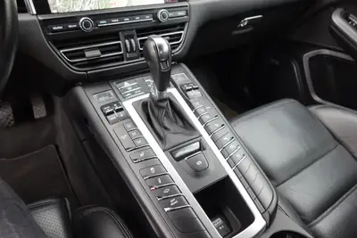 Porsche Macan Turbo PDK 2020 — 440 ch, Pack Chrono, Caméra 360° — Miniature 15