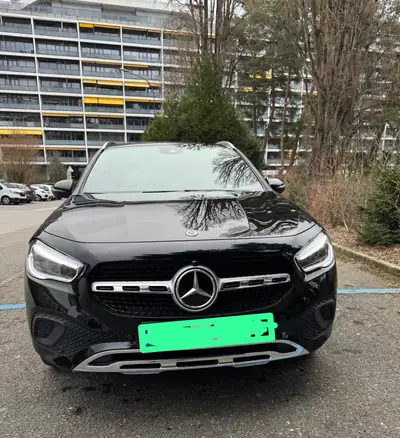 Mercedes-Benz GLA 250 4Matic — SUV compact performant, 7 500 km seulement — Seitenansicht