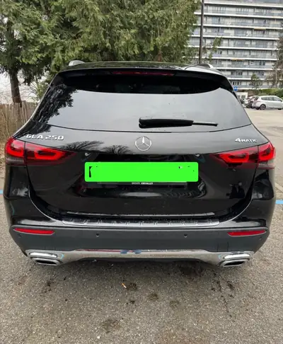 Mercedes-Benz GLA 250 4Matic — SUV compact performant, 7 500 km seulement — Innenraum
