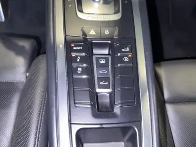 Porsche 911 Carrera 4 (991.1) — Coupé sportif iconique, 54'400 km, état impeccable — Miniatura 18