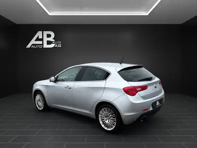 Alfa Romeo Giulietta 1.6 JTDM Distinctive — Diesel efficace, 191000 km, sans sinistre — rear view
