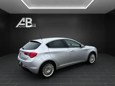 Alfa Romeo Giulietta 1.6 JTDM Distinctive — Diesel efficace, 191000 km, sans sinistre — dashboard