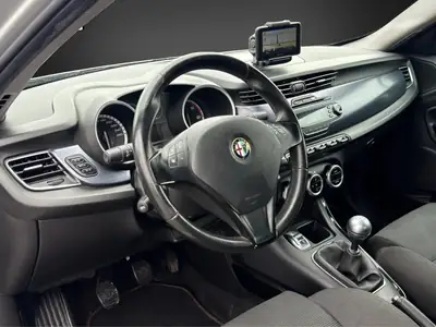 Alfa Romeo Giulietta 1.6 JTDM Distinctive — Diesel efficace, 191000 km, sans sinistre — Thumbnail 8