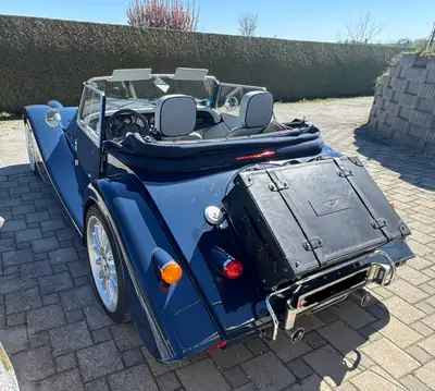 Morgan Plus Six 3.0T Bespoke — Le roadster anglais authentique, état exceptionnel — vista esterna