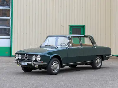 Alfa Romeo Giulia 1750 — Berline classique 1968, histoire automobile authentique — Außenansicht