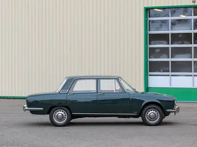 Alfa Romeo Giulia 1750 — Berline classique 1968, histoire automobile authentique — Detail