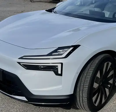 Polestar 4 Long Range Dual Motor — Berline électrique premium, 1900 km seulement — Miniature 7
