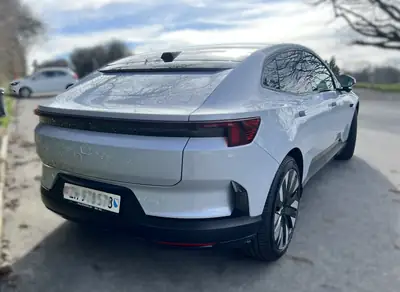 Polestar 4 Long Range Dual Motor — Berline électrique premium, 1900 km seulement — Miniature 9