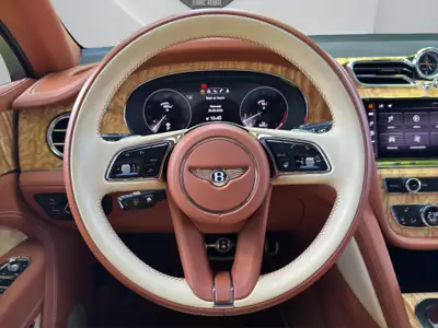 Bentley Bentayga V8 — SUV de luxe britannique, 549 ch, faible kilométrage — Thumbnail 10