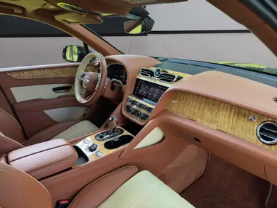 Bentley Bentayga V8 — SUV de luxe britannique, 549 ch, faible kilométrage — Thumbnail 15