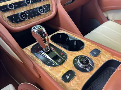 Bentley Bentayga V8 — SUV de luxe britannique, 549 ch, faible kilométrage — Thumbnail 13