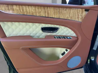 Bentley Bentayga V8 — SUV de luxe britannique, 549 ch, faible kilométrage — Thumbnail 24