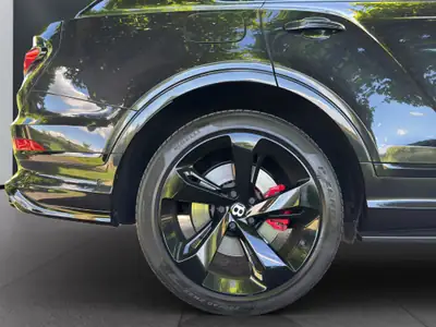 Bentley Bentayga V8 — SUV de luxe britannique, 549 ch, faible kilométrage — Thumbnail 22