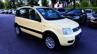 Fiat Panda 1.3 JTD 4x4 — Citadine robuste et économique, 105'000 km — côté