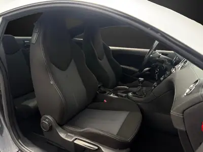 Peugeot RCZ 1.6 Turbo 156 PS — Coupé sportif affûté, frais révisé — Thumbnail 9
