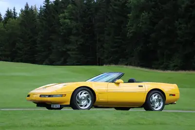 Chevrolet Corvette C4 LT1 Convertible — Muscle car américain légendaire, 306 ch — vista esterna