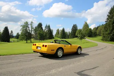 Chevrolet Corvette C4 LT1 Convertible — Muscle car américain légendaire, 306 ch — dettaglio