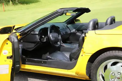 Chevrolet Corvette C4 LT1 Convertible — Muscle car américain légendaire, 306 ch — Miniatura 10