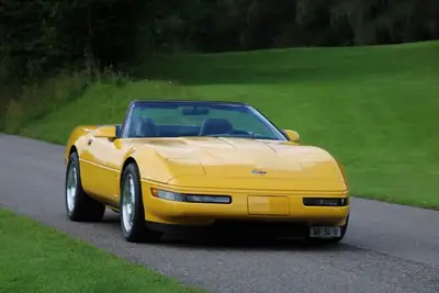 Chevrolet Corvette C4 LT1 Convertible — Muscle car américain légendaire, 306 ch — Miniatura 13