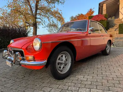 MG MGB GT 1973 — Icône sportive des années 70, Blaze Orange originale — vue extérieure