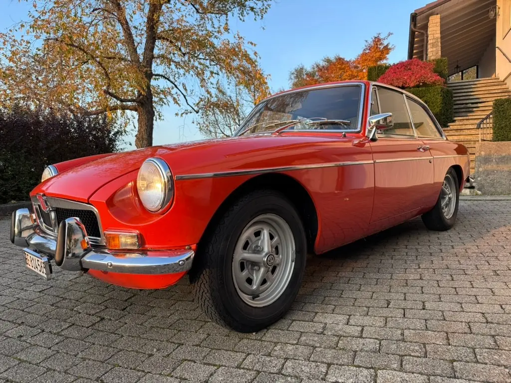 MG MGB GT 1973 — Icône sportive des années 70, Blaze Orange originale — vue extérieure