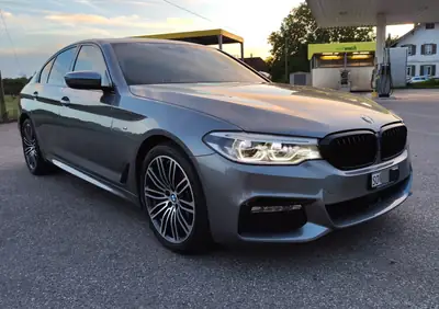 BMW 540i xDrive Sport Line — Berline sportive M-Paket, entretien complet — rear view