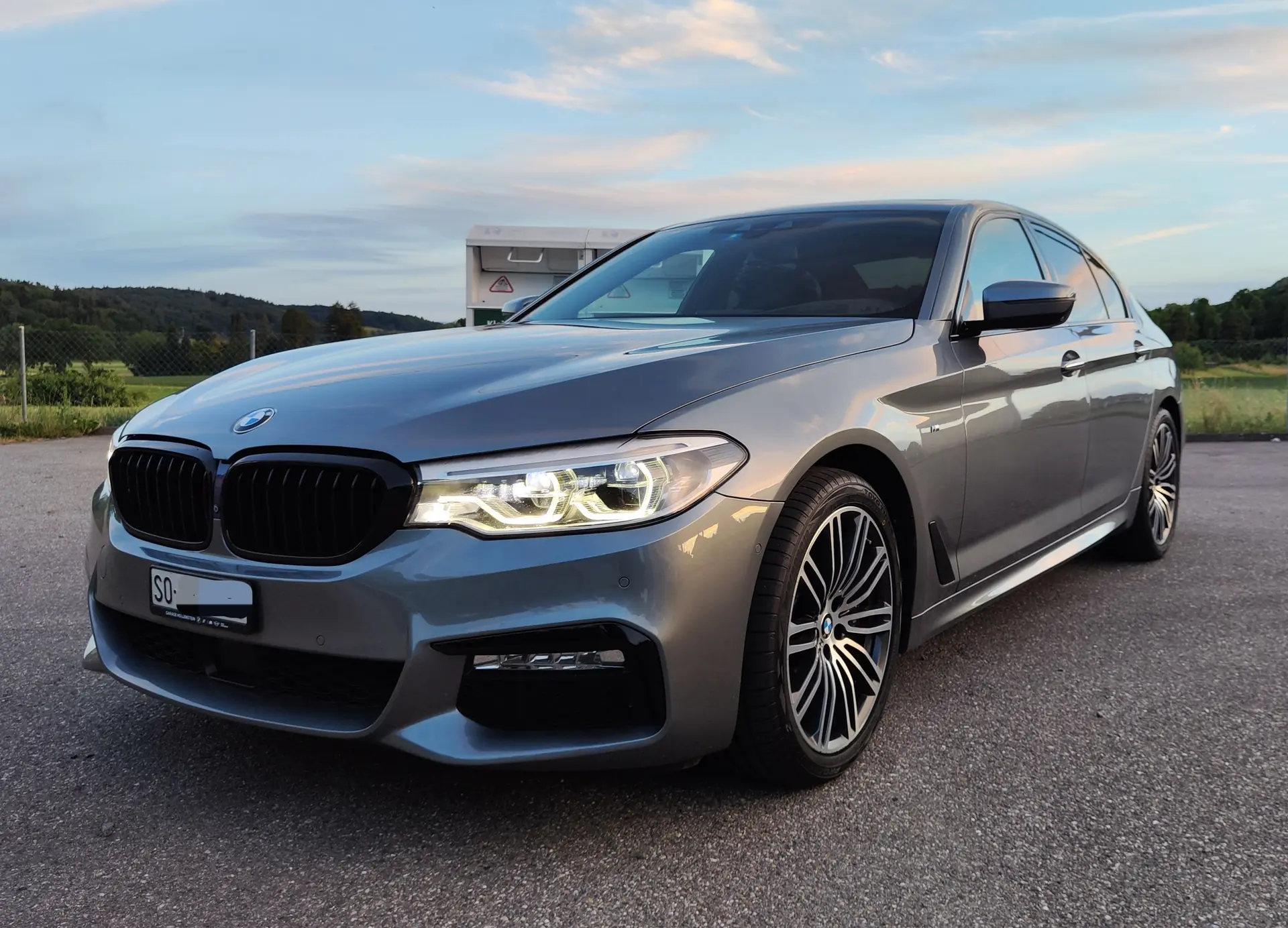 BMW 540i xDrive Sport Line — Berline sportive M-Paket, entretien complet
