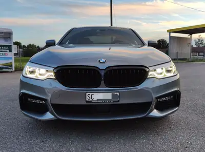BMW 540i xDrive Sport Line — Berline sportive M-Paket, entretien complet — side view