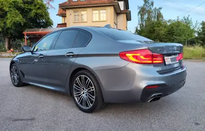 BMW 540i xDrive Sport Line — Berline sportive M-Paket, entretien complet — dashboard