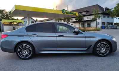 BMW 540i xDrive Sport Line — Berline sportive M-Paket, entretien complet — interior